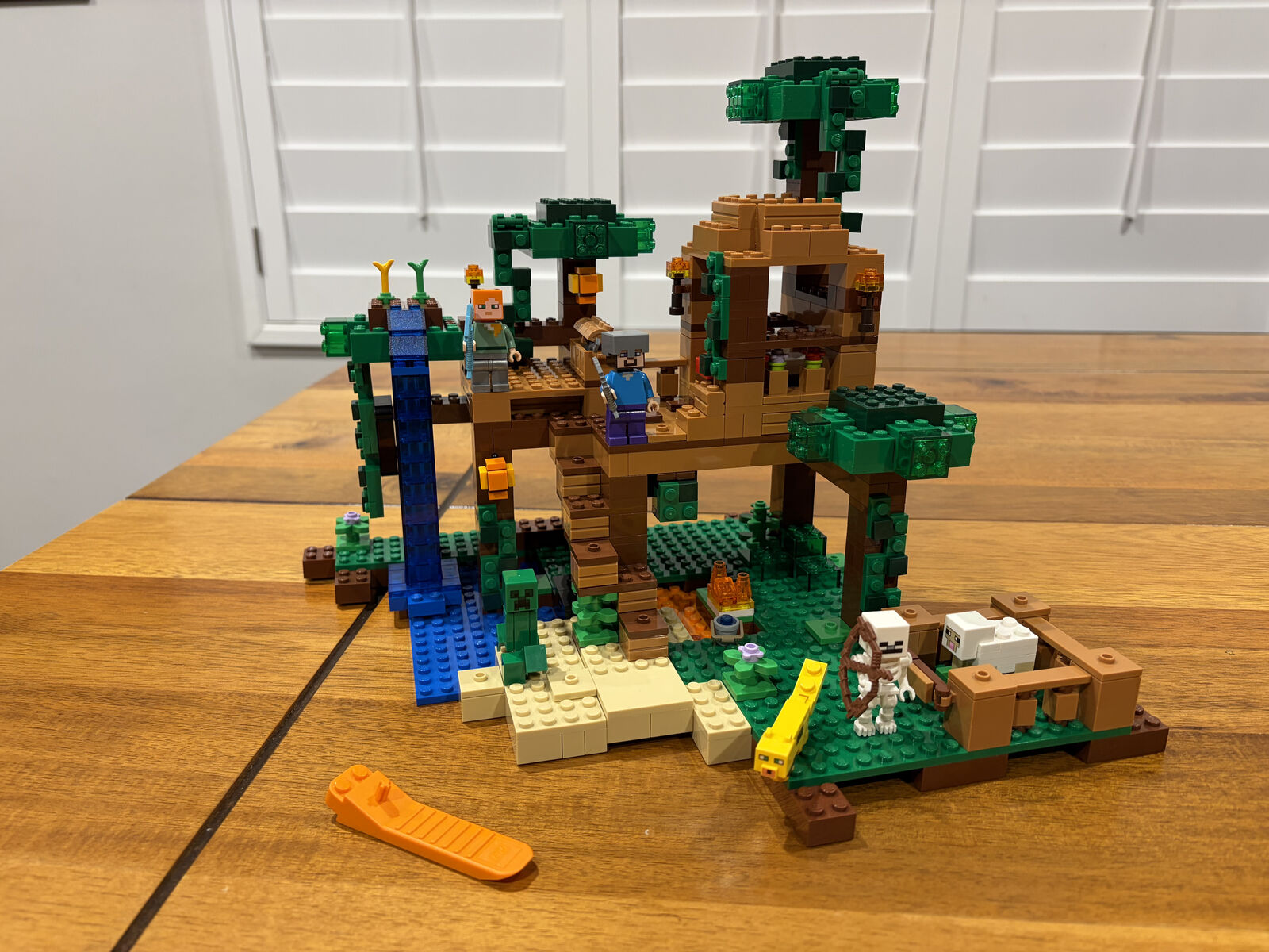 Lego Minecraft set 21125 The Jungle Tree House