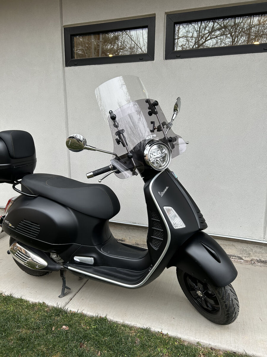Vespa 300 Super Tech, 2021