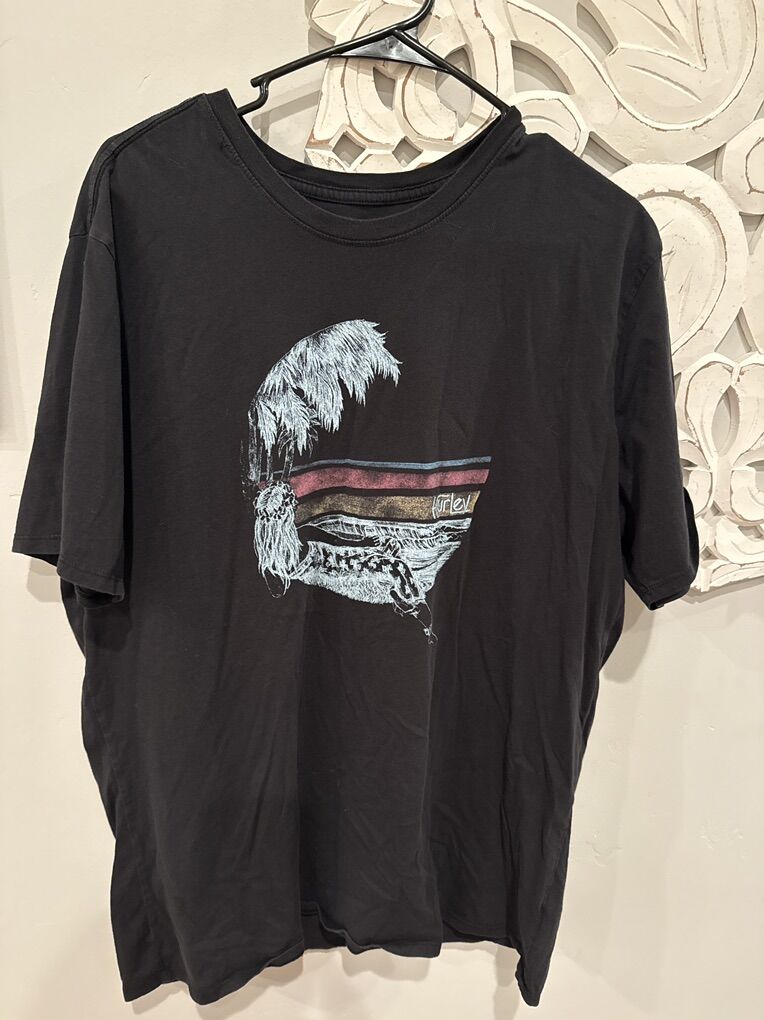 Size Extra Large Black Hurley T-Shirt.