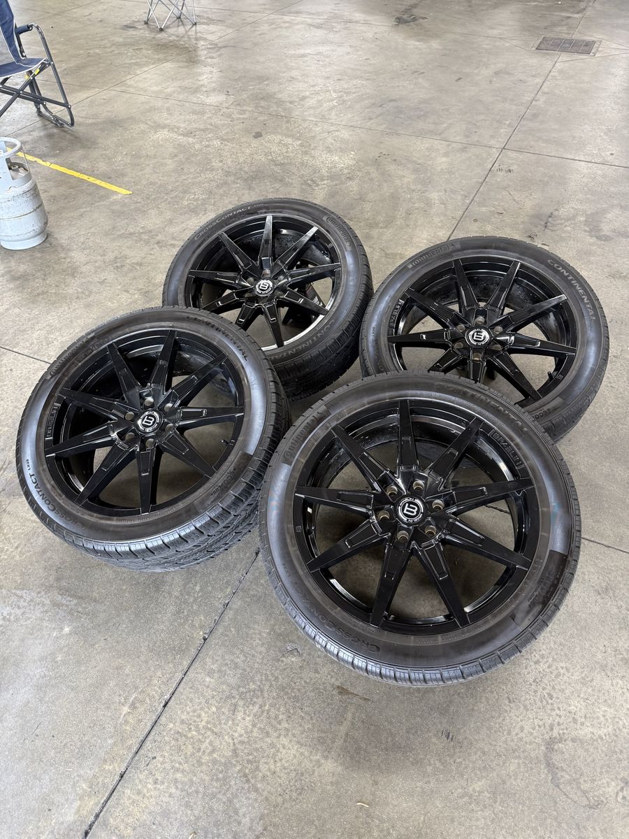 22x9 braelin custom wheels/ 285/45/22 continental tires 6x5.5