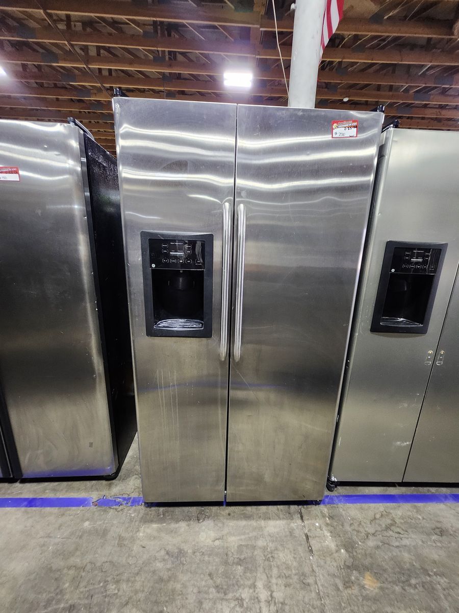 GE  Stainless Steel Side-by-Side Refrigerator W-Warranty