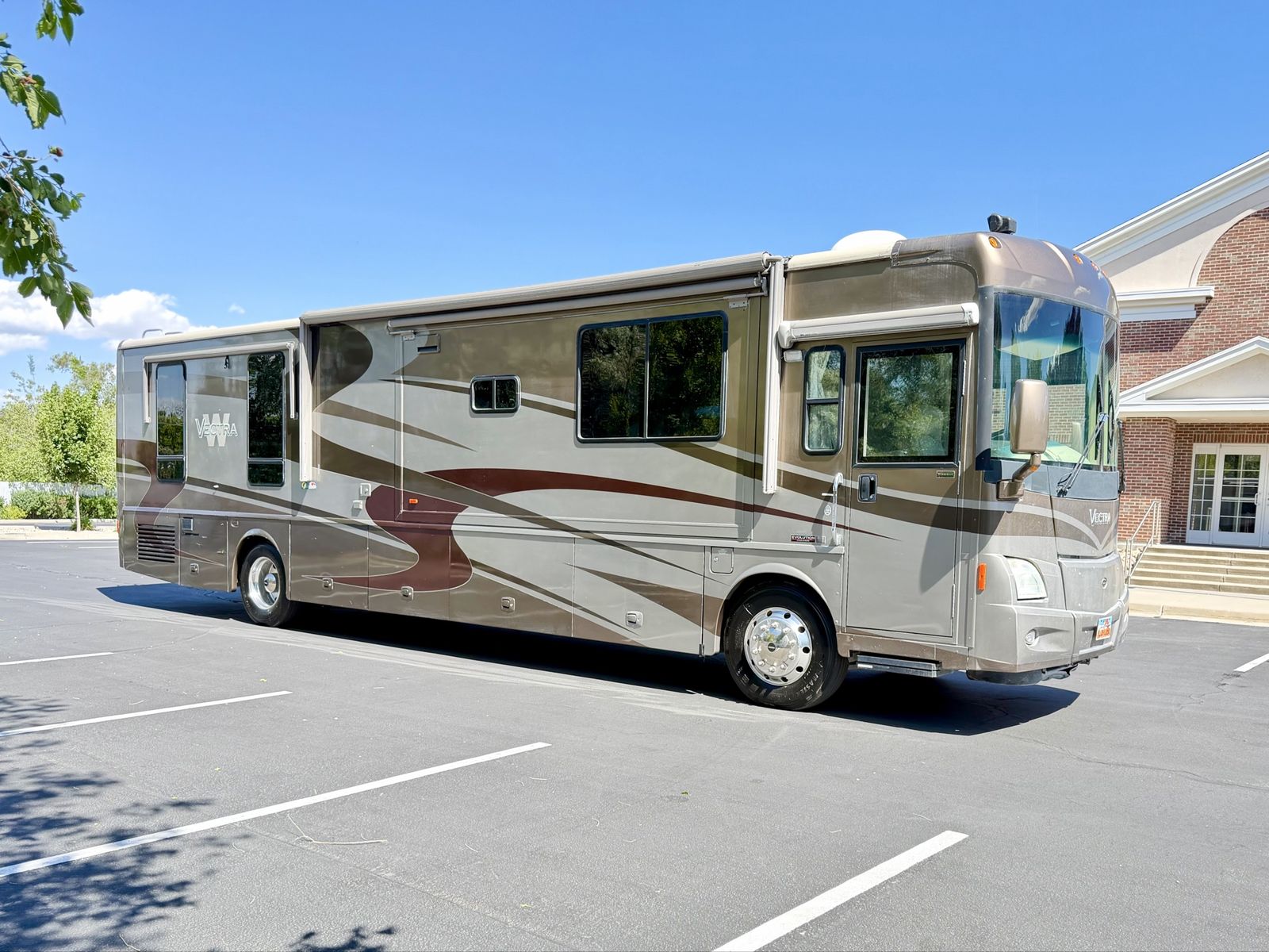 2005 Winnebago Vetra 40AD