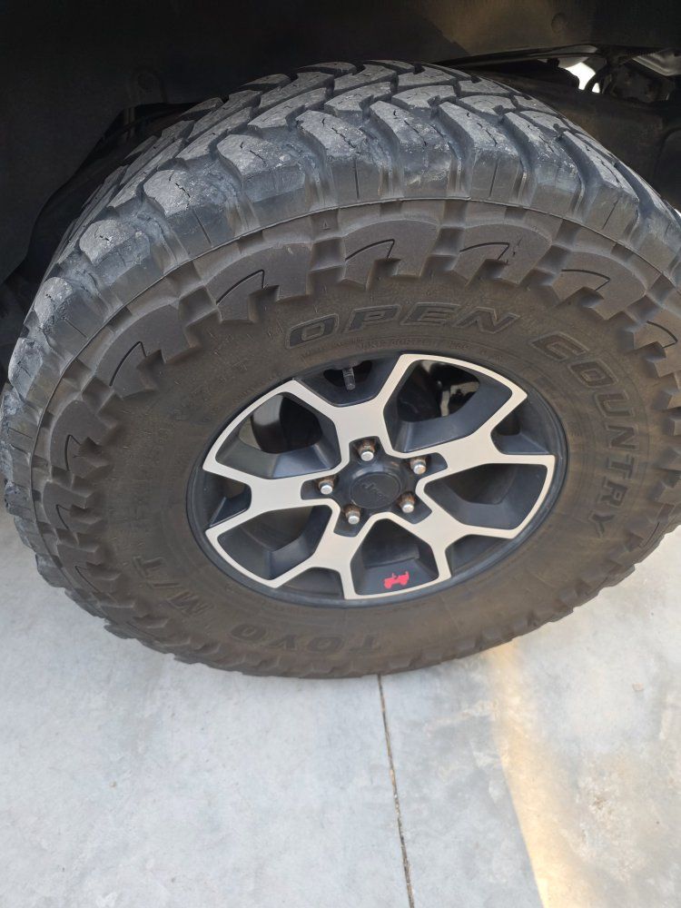 set of 5 toyo mt 35x12.50x17 with stock wheels