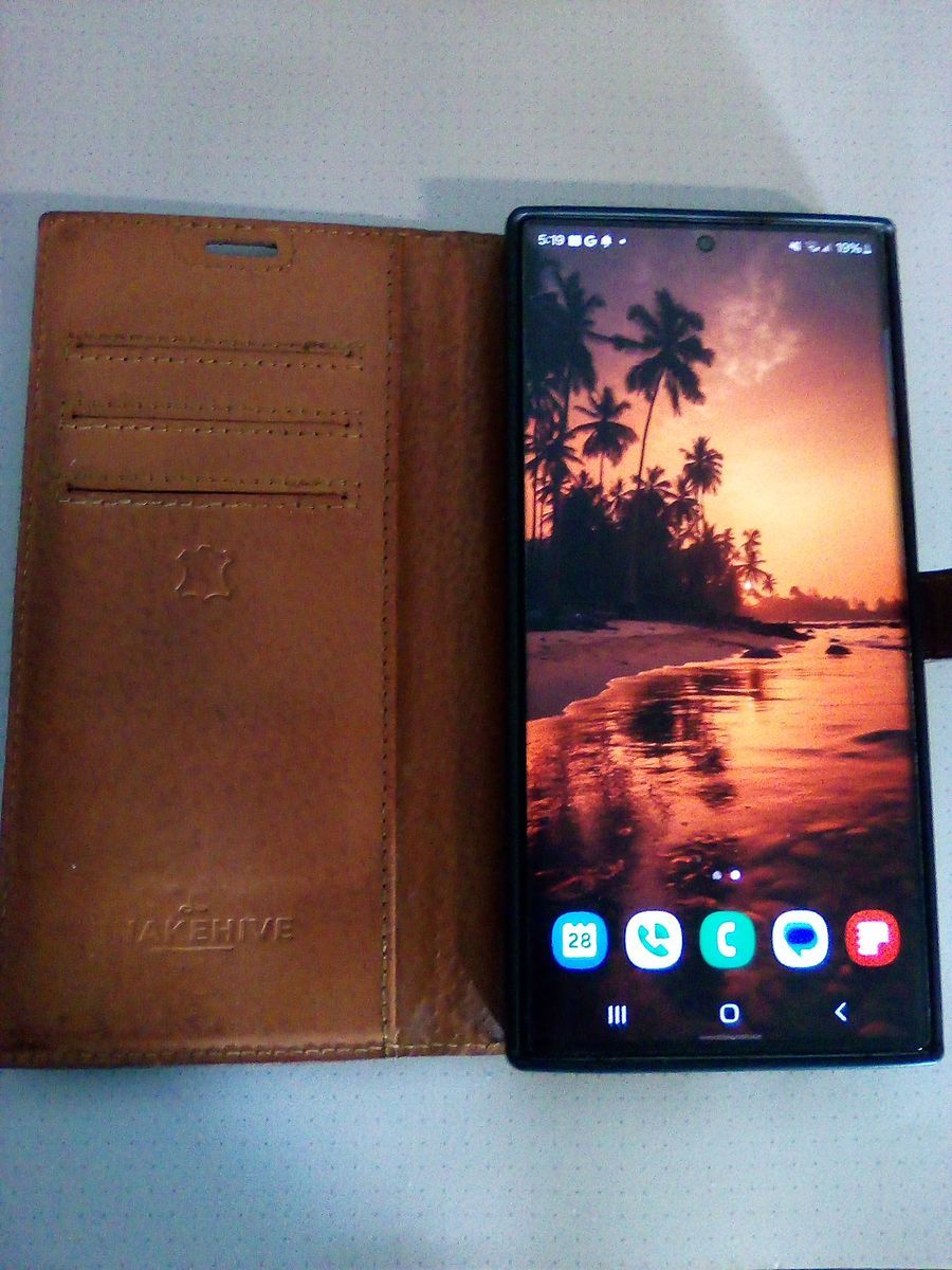 Samsung Galaxy S21 Ultra with Snakehive Real Leather Case & Matte Screen Protector