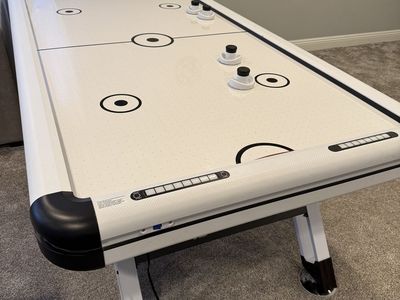 Air hockey table