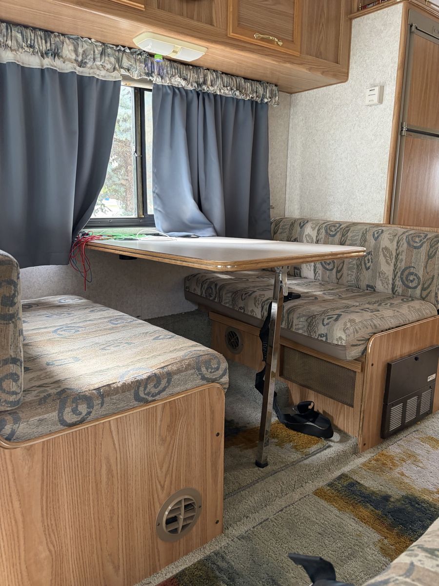 2000 Jamboree 23 ft Class C motorhome 