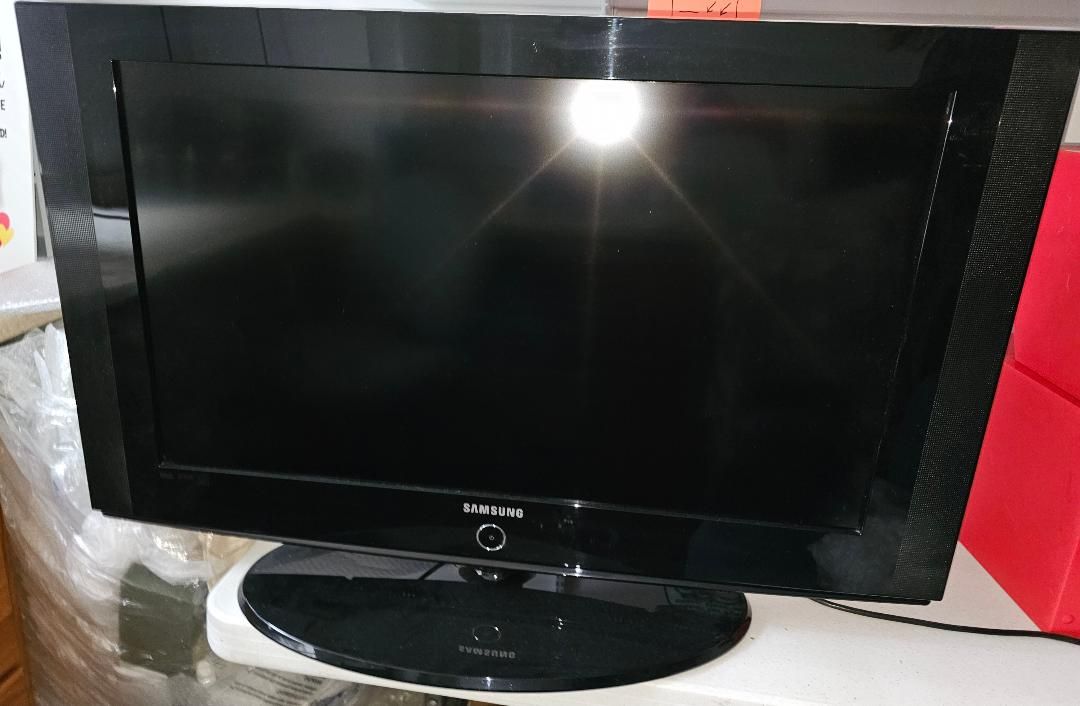 Samsung 27" T.V. LCD