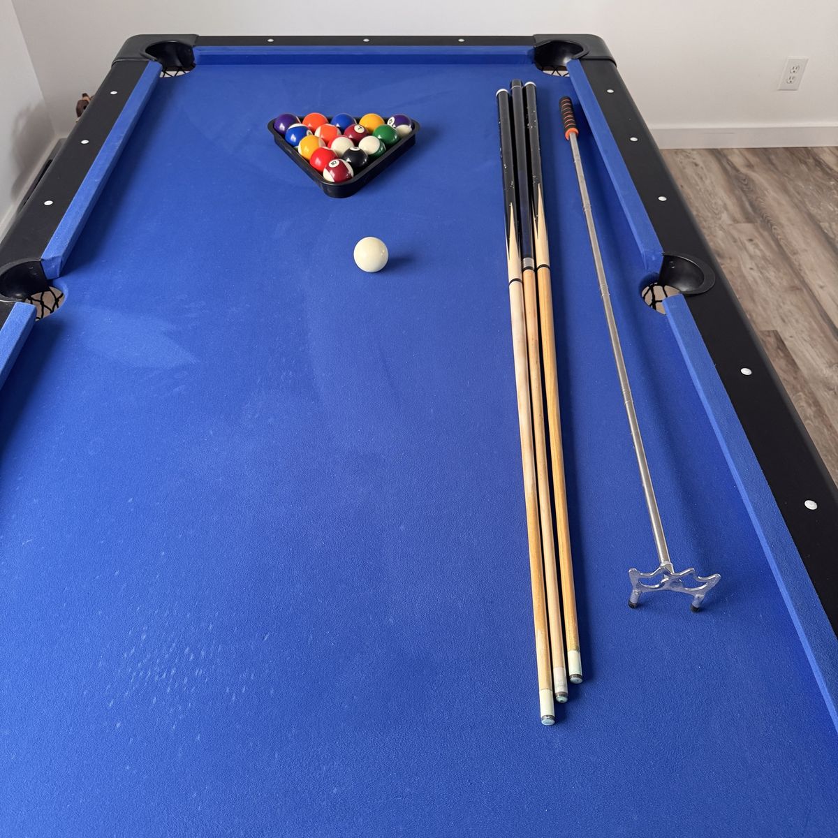 7 Ft Billiards Table / Pool Table