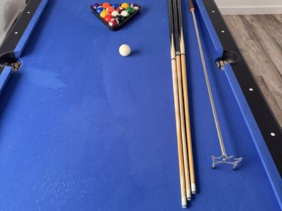 7 Ft Billiards Table / Pool Table