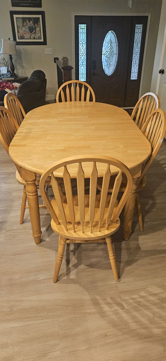 dining table w/ 6 chairs