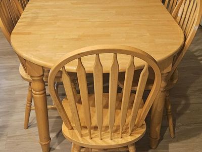 dining table w/ 6 chairs