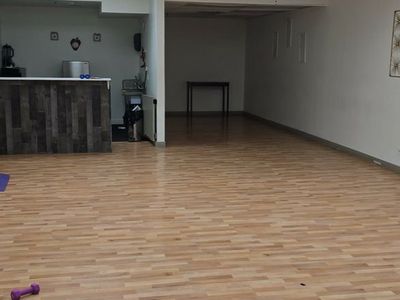 Shop for lease