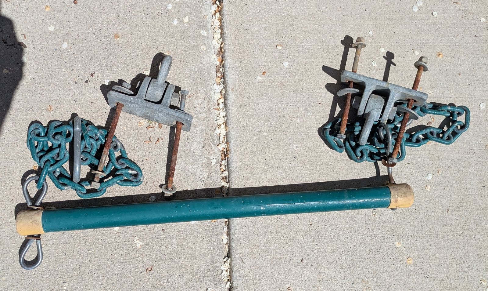 Trapeze Bar for outside toys