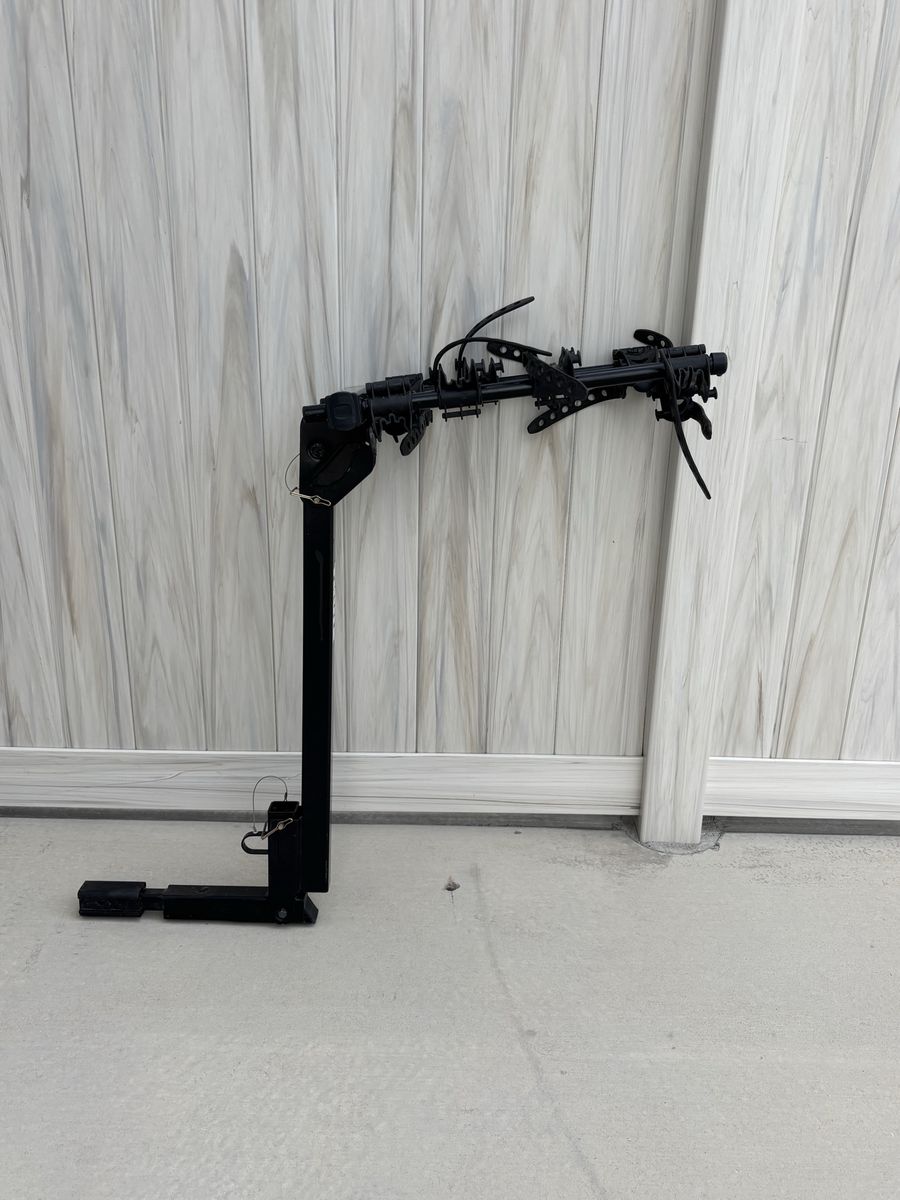 Thule Hitch Mount 4 Bike Rack 2” & 1 1/4” Receiver
