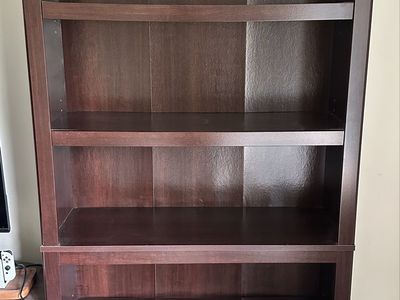 2 bookshelves/coffee table set