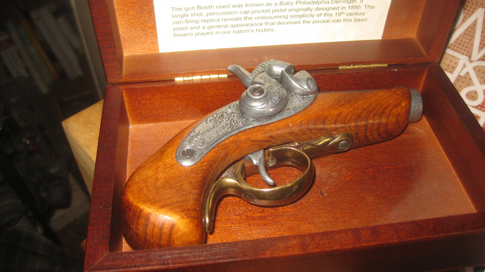 Derringer pistol replica that shot Lincoln