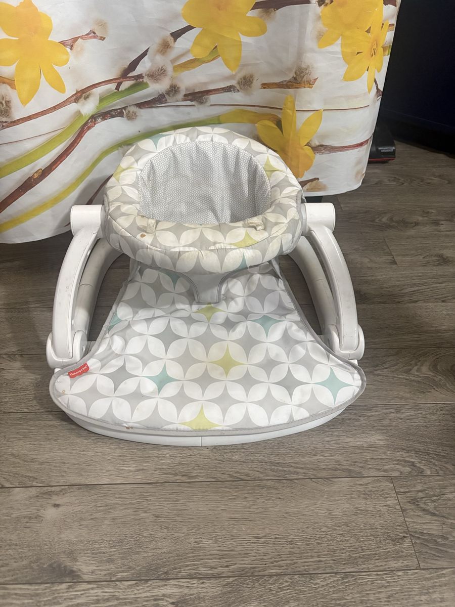 Fisher-Price Sit-Me-Up Floor Seat - Grey and Yellow Geometric Pattern