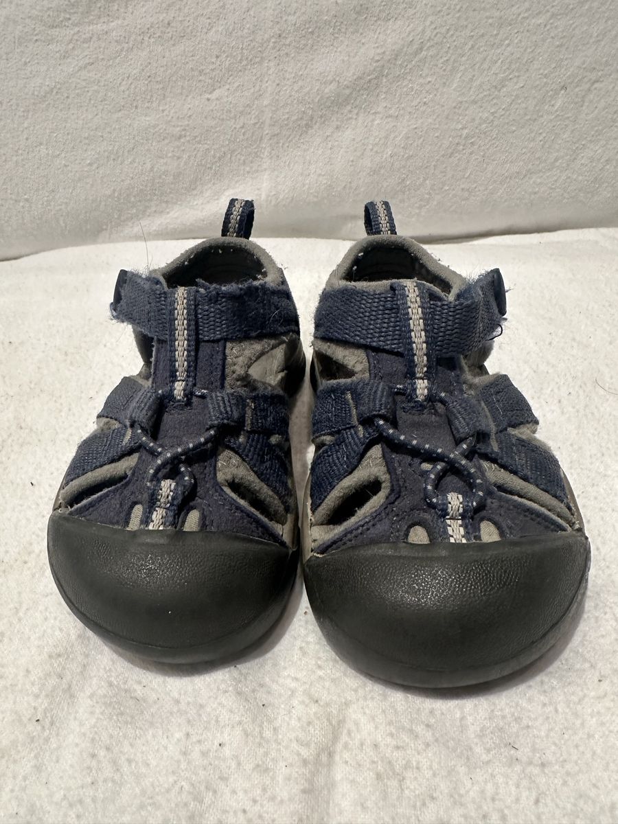 Keen toddler size 6, navy WP hiking sandals