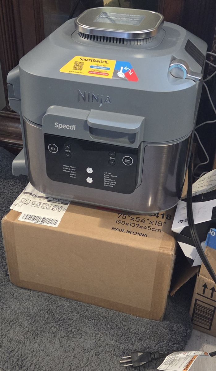 Never Used Ninja SF301 Speedi Rapid Cooker & Air Fryer