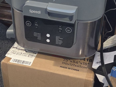 Never Used Ninja SF301 Speedi Rapid Cooker & Air Fryer