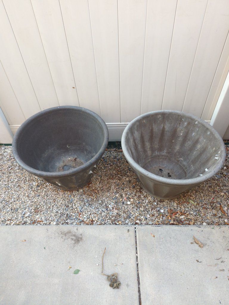 Set of 2 Large Fluted Brown Planters Outdoor Garden Pots