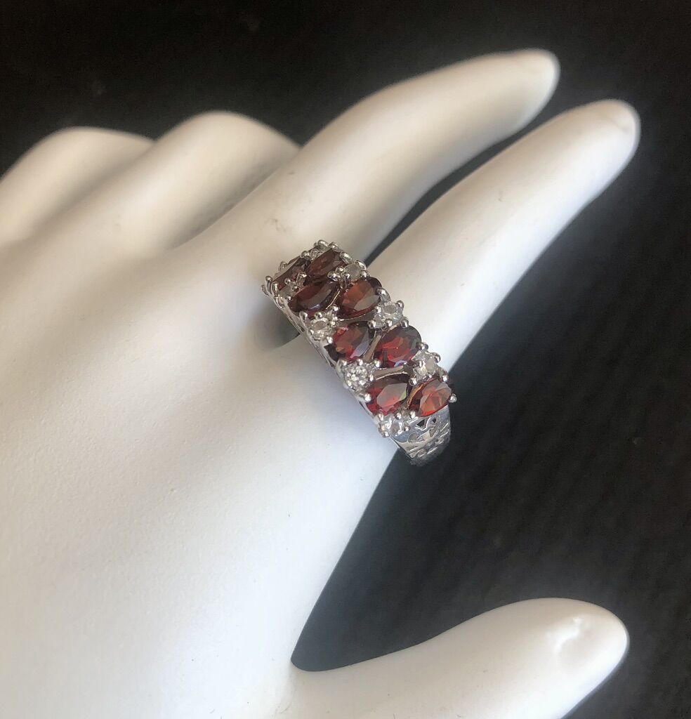 Sterling Silver Ring With Garnet And White Topaz
