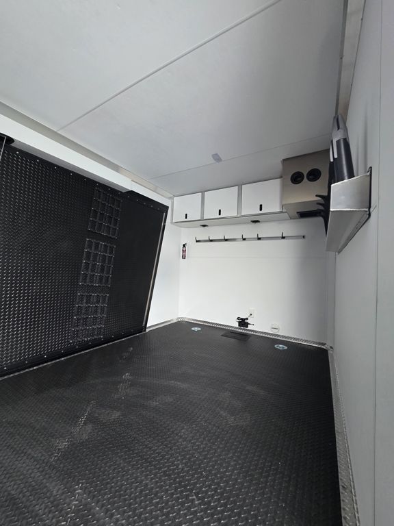 Main image 8