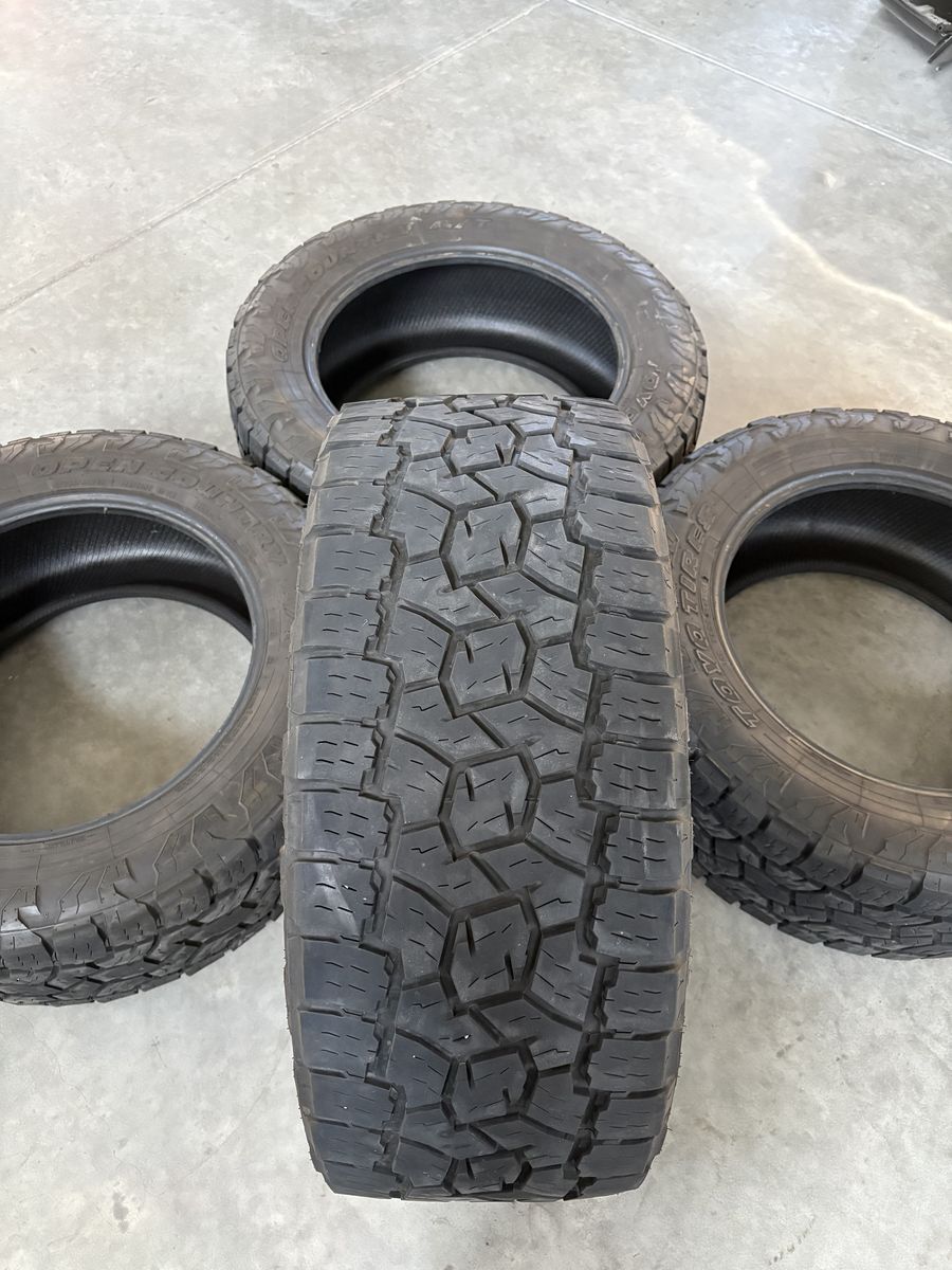 Four Toyo Open Country A/T III 295/55 R20