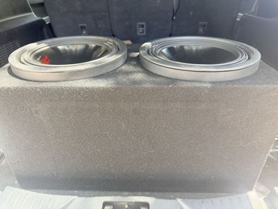 New 4-5 months ago ....10” ALPINE R Type Sub Subwoofer $195 each box enclosure $100 sold my car