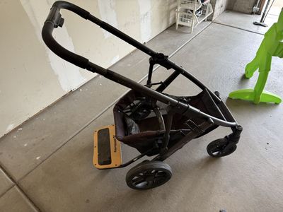 Free - Uppababy Vista Stroller Frame only (no piggy back/skate board)