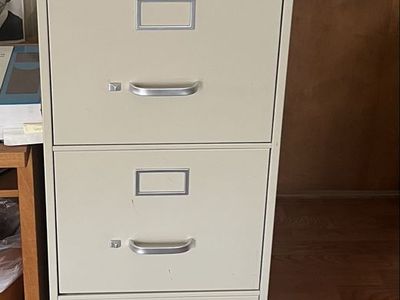 Steelcase 4 drawer metal file cabinet w/lock