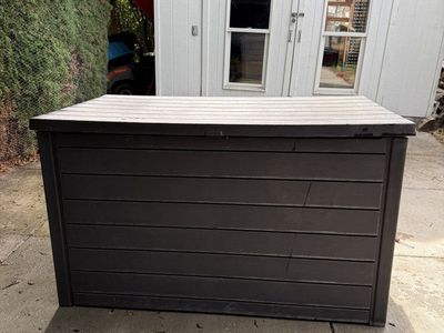 Deck box