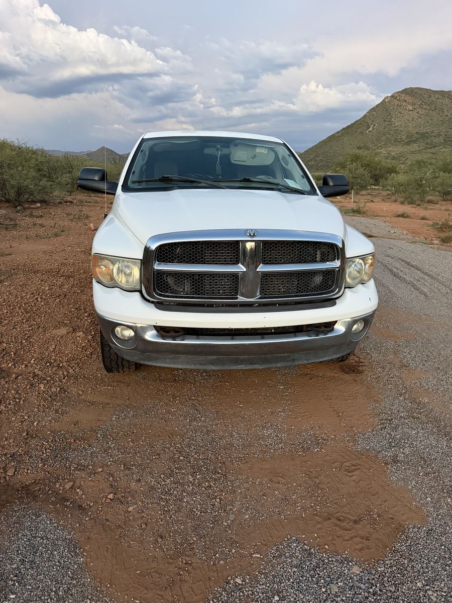 Dodge Ram 2500 Heavy Duty Truck with Camper Shell
