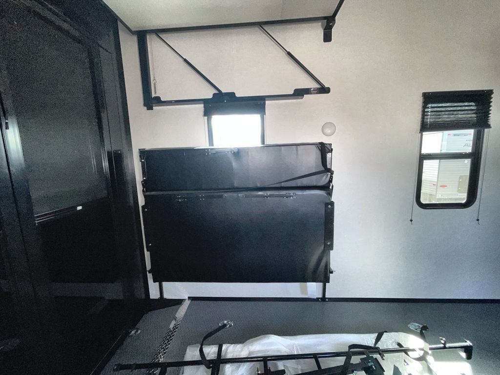 Main image 32