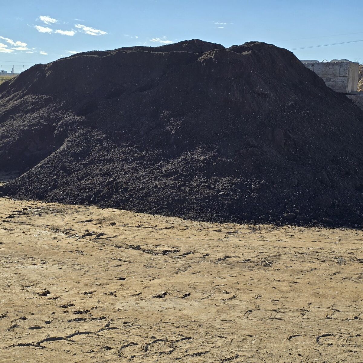 3/8" screened topsoil/ Delivery only