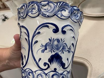 Hand-Painted Blue & White Ceramic Scalloped Planter Pot - Decorative Floral Design