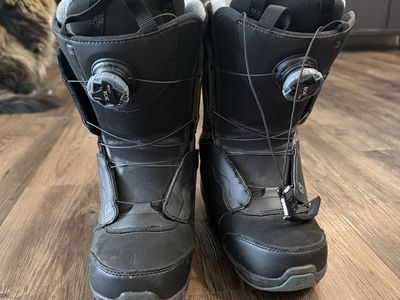 Women Size 6 Salomon Snowboard Boots Boa