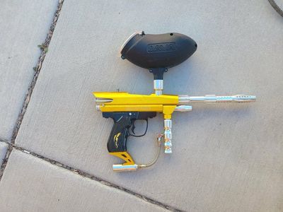 Electronic fed paintball gun