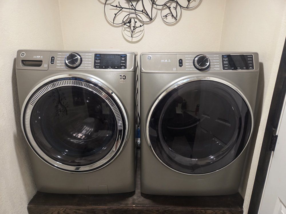 GE Ultrafresh Vent System Washer & Dryer Set - Silver, Front Load, Electric