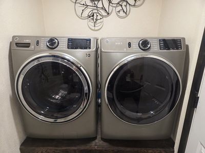GE Ultrafresh Vent System Washer & Dryer Set - Silver, Front Load, Electric