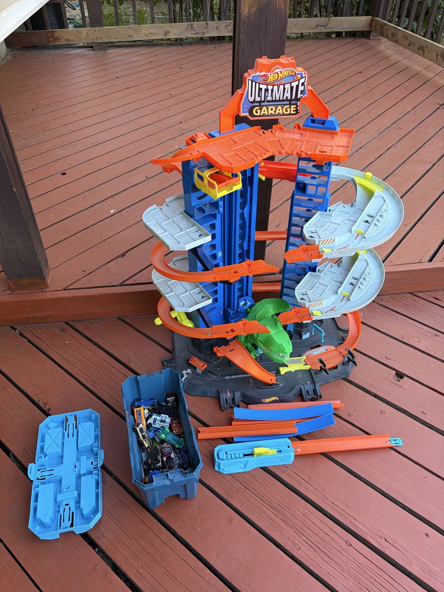 Hot Wheels Garage playset