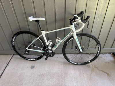 Women's XS LIV Avail Advanced Carbon Endurance Road Bike