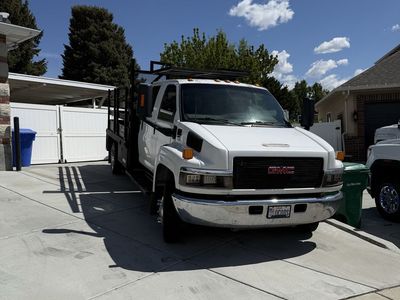 GMC 4500 2000 pound power liftgate.