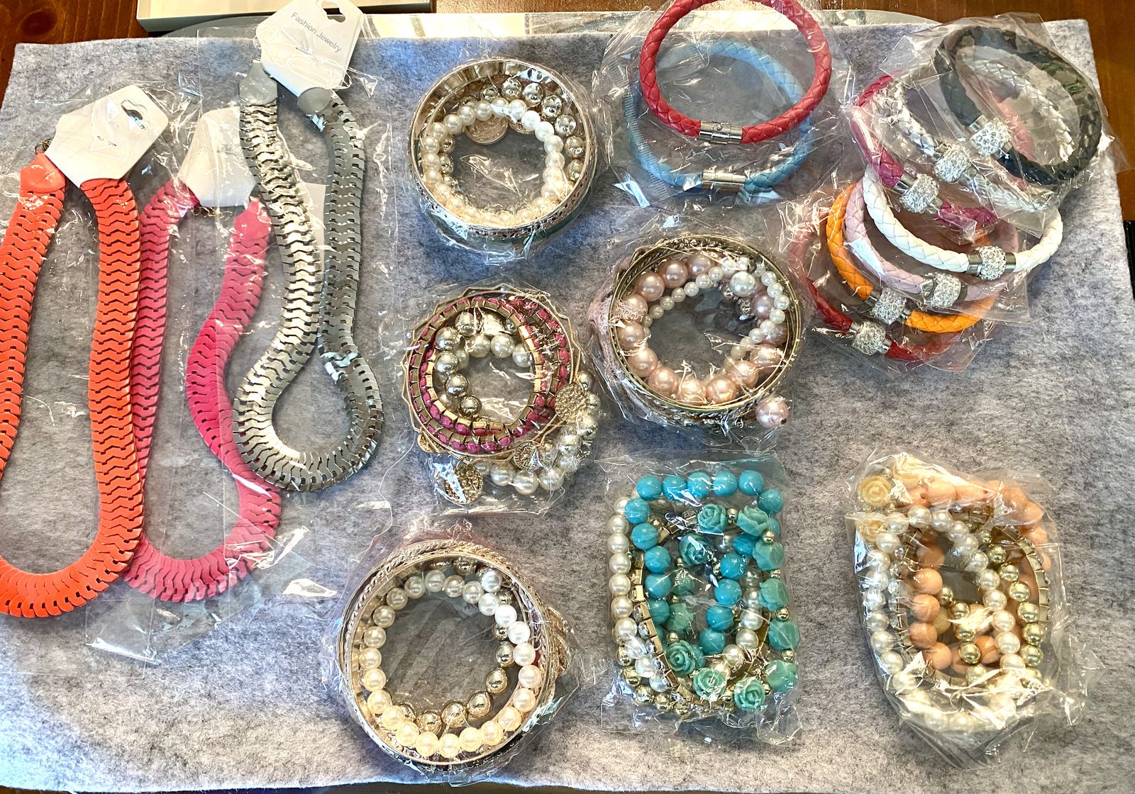 NEW- Necklaces & Bracelets, Mixed Styles, New in Packaging - Priced to sell $4-$7