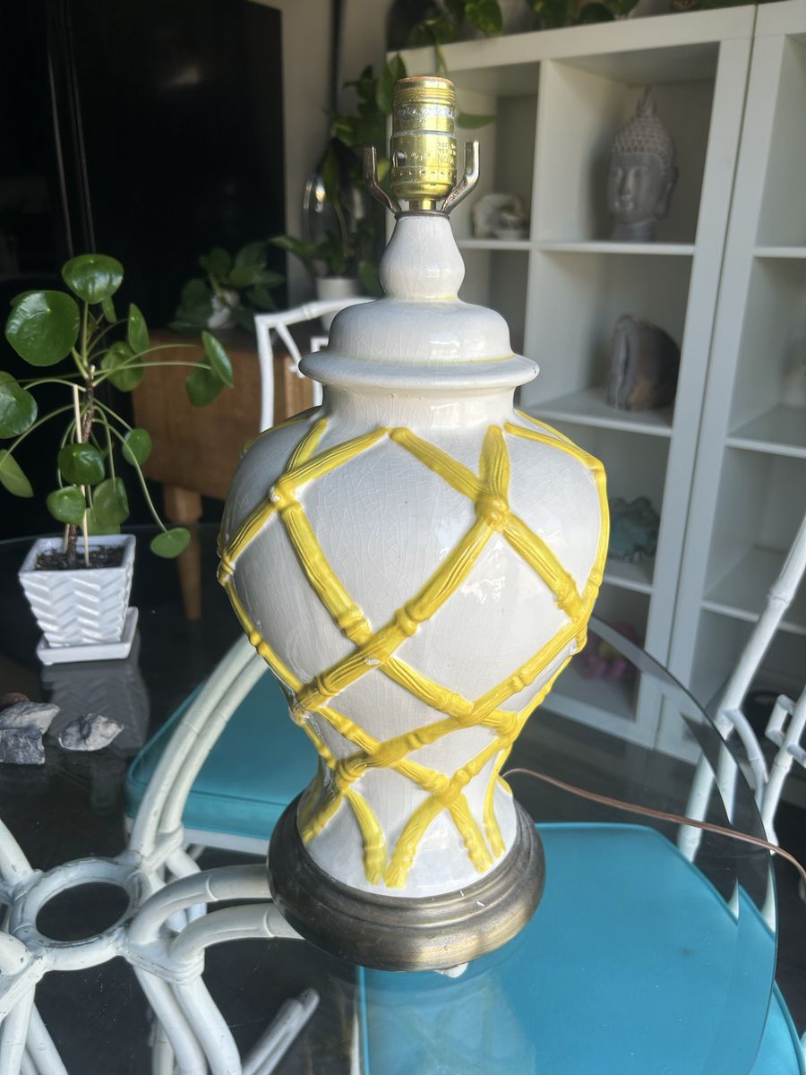 Vintage Chinoiserie Yellow & White Faux Bamboo Trellis Ceramic Ginger Jar Table Lamp