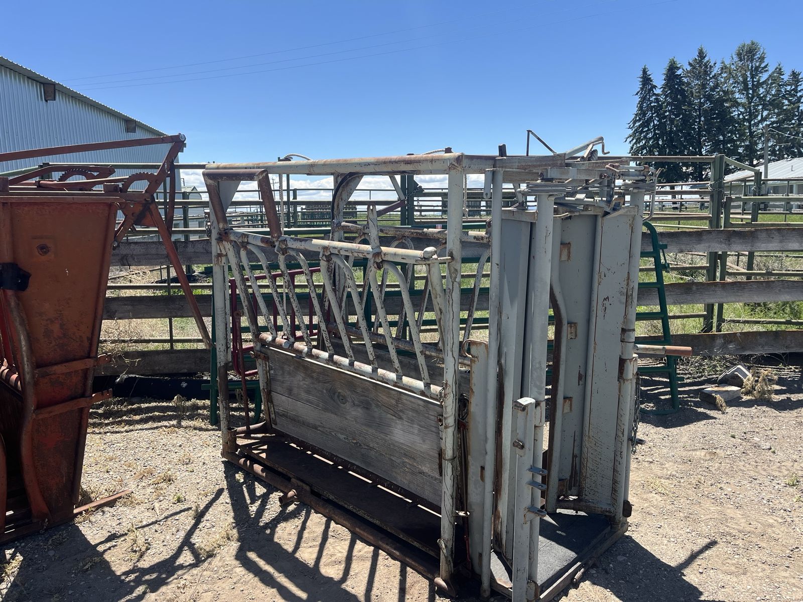 WW. Cattle chute