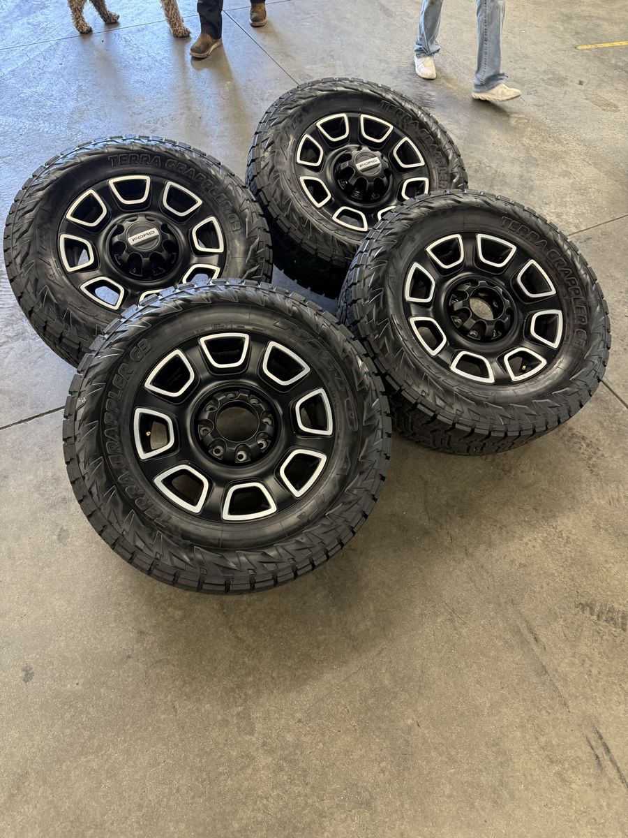 BRAND NEW 2024 f350 platinum 20in wheels/ 35x12.50r20 nittos