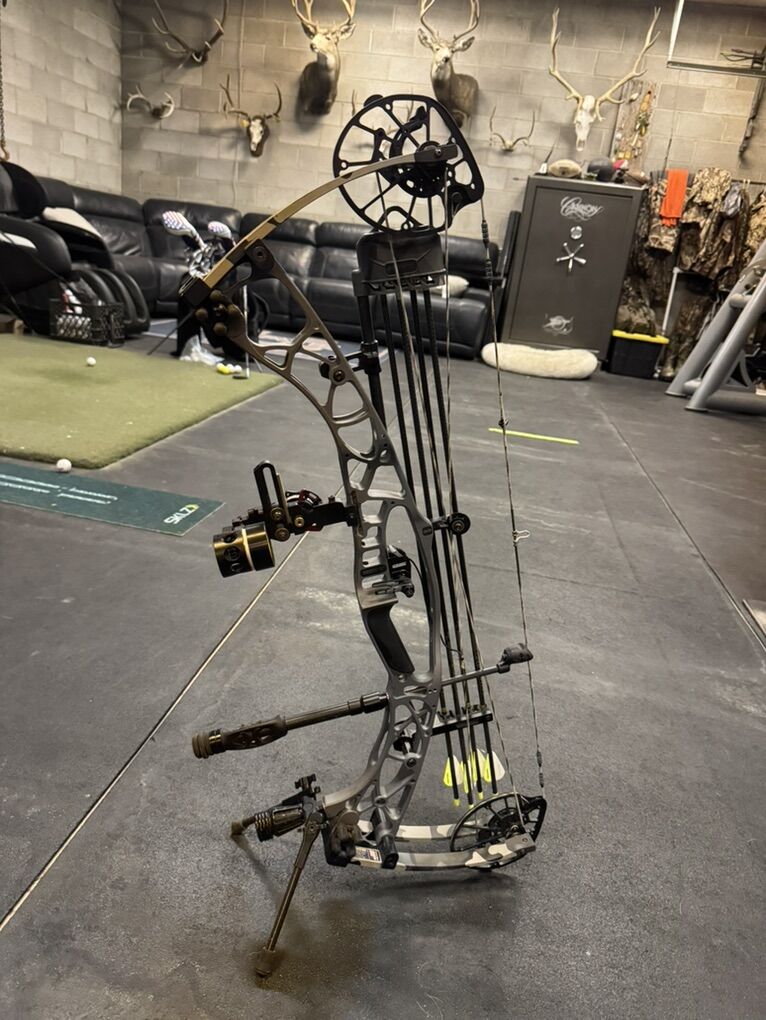 Hoyt Alpha X33 80lb RH