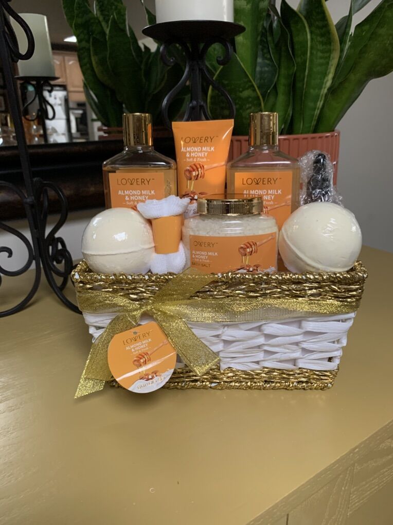 Lovery Elegant Almond Milk and Honey Bath Gift Set