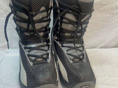Ride Men’s Size 8 Black/Gray Snowboard Boots